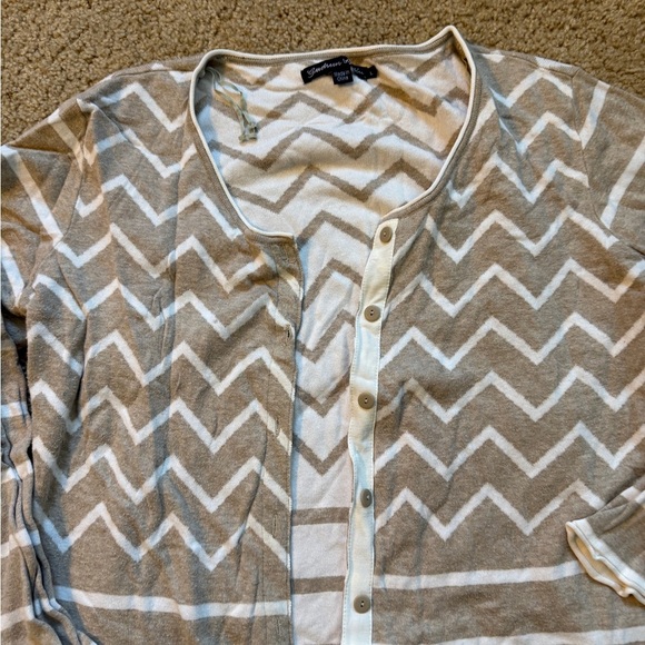 Tan and white cardigan - Picture 6 of 8